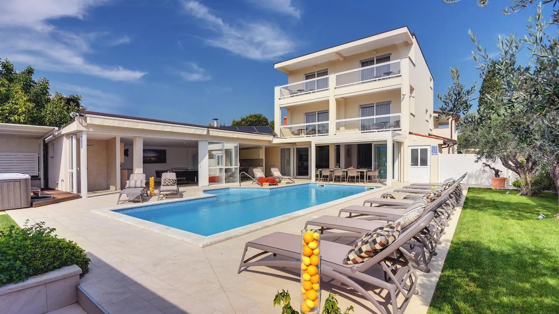 Villa Klen For 15 People Near Pula With Jacuzzi And Children Playgorund