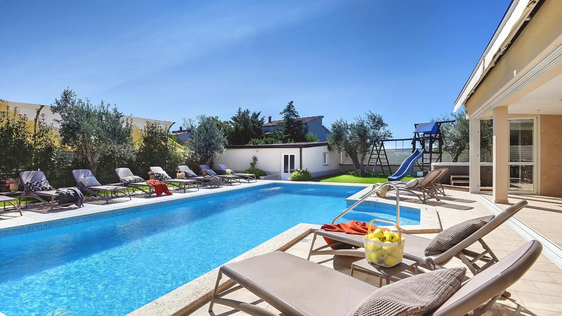 Villa Klen For 15 People Near Pula With Jacuzzi And Children Playgorund